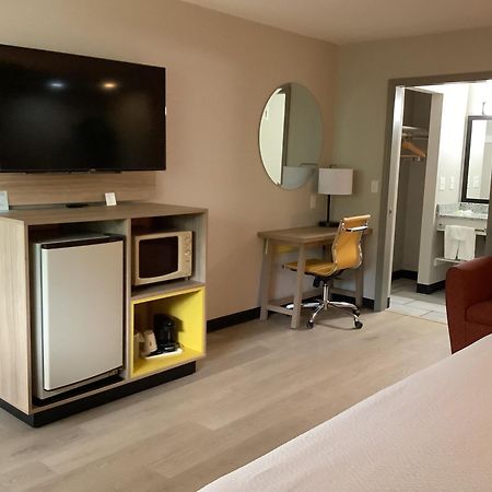 Days Inn By Wyndham Kingdom City Eksteriør billede