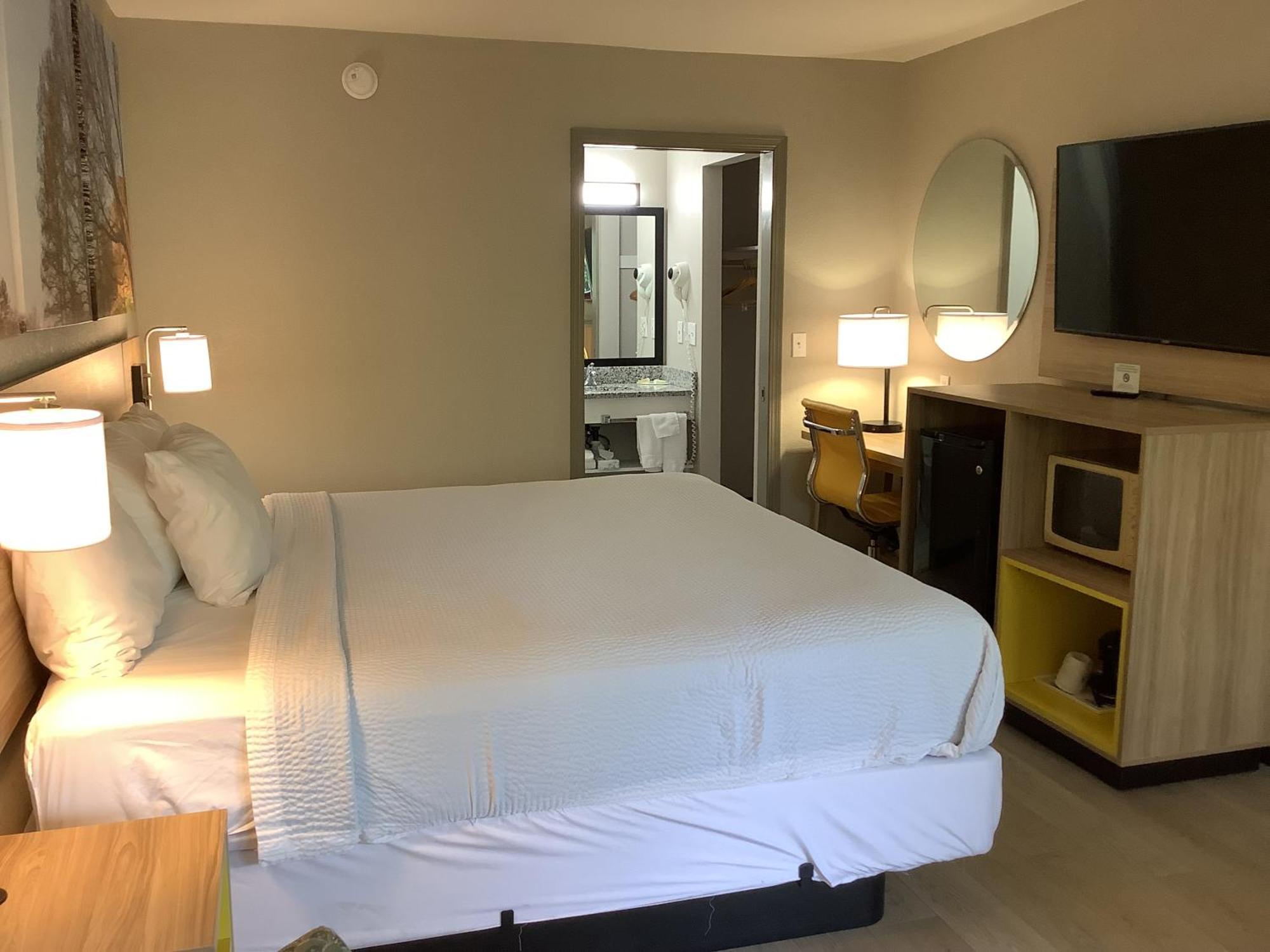 Days Inn By Wyndham Kingdom City Eksteriør billede