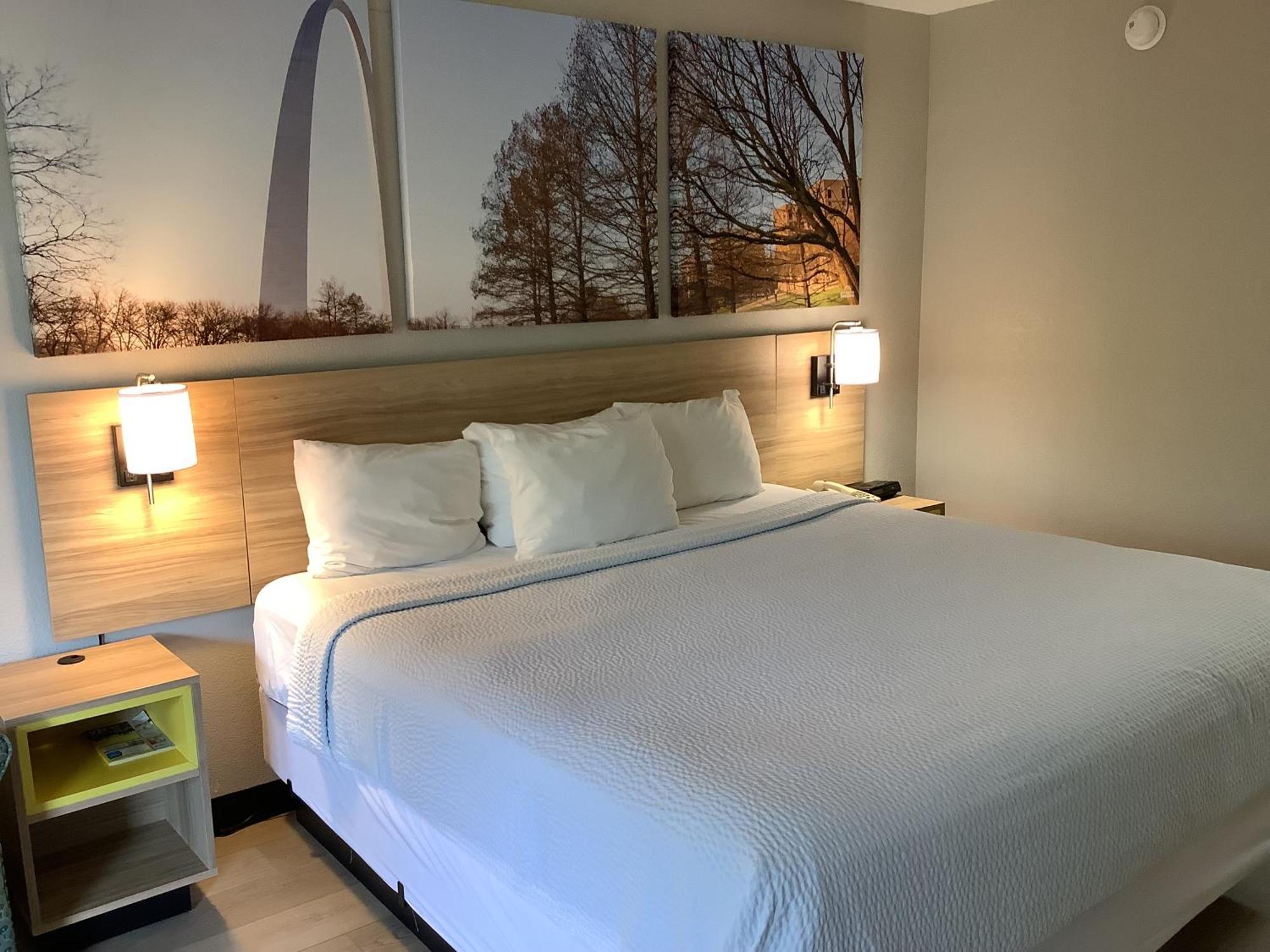 Days Inn By Wyndham Kingdom City Eksteriør billede