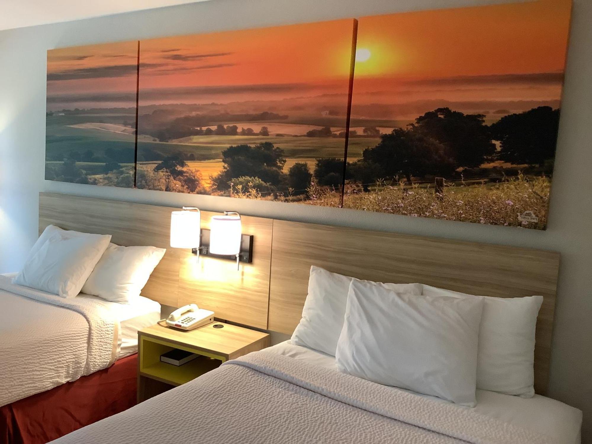 Days Inn By Wyndham Kingdom City Eksteriør billede