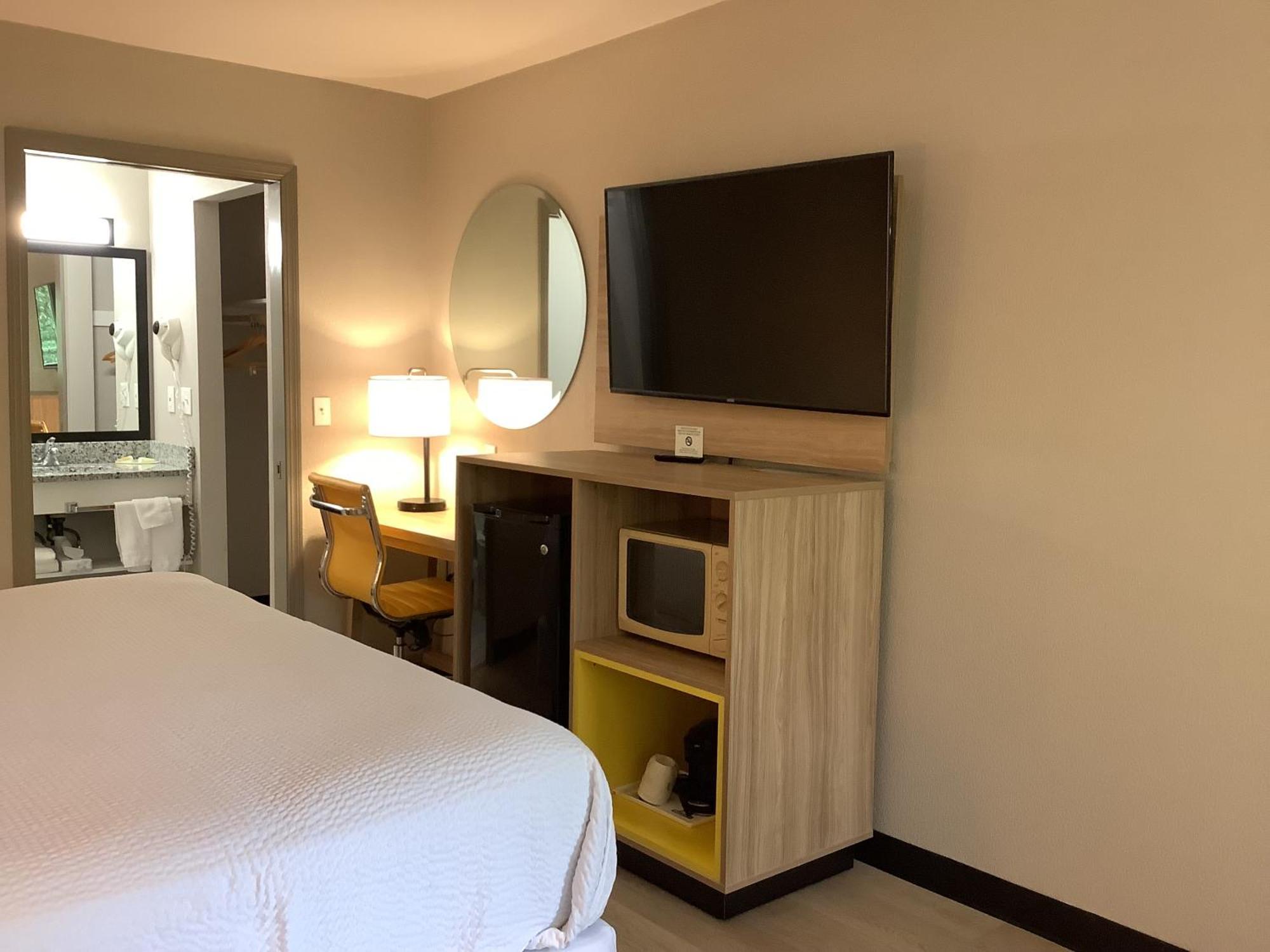 Days Inn By Wyndham Kingdom City Eksteriør billede