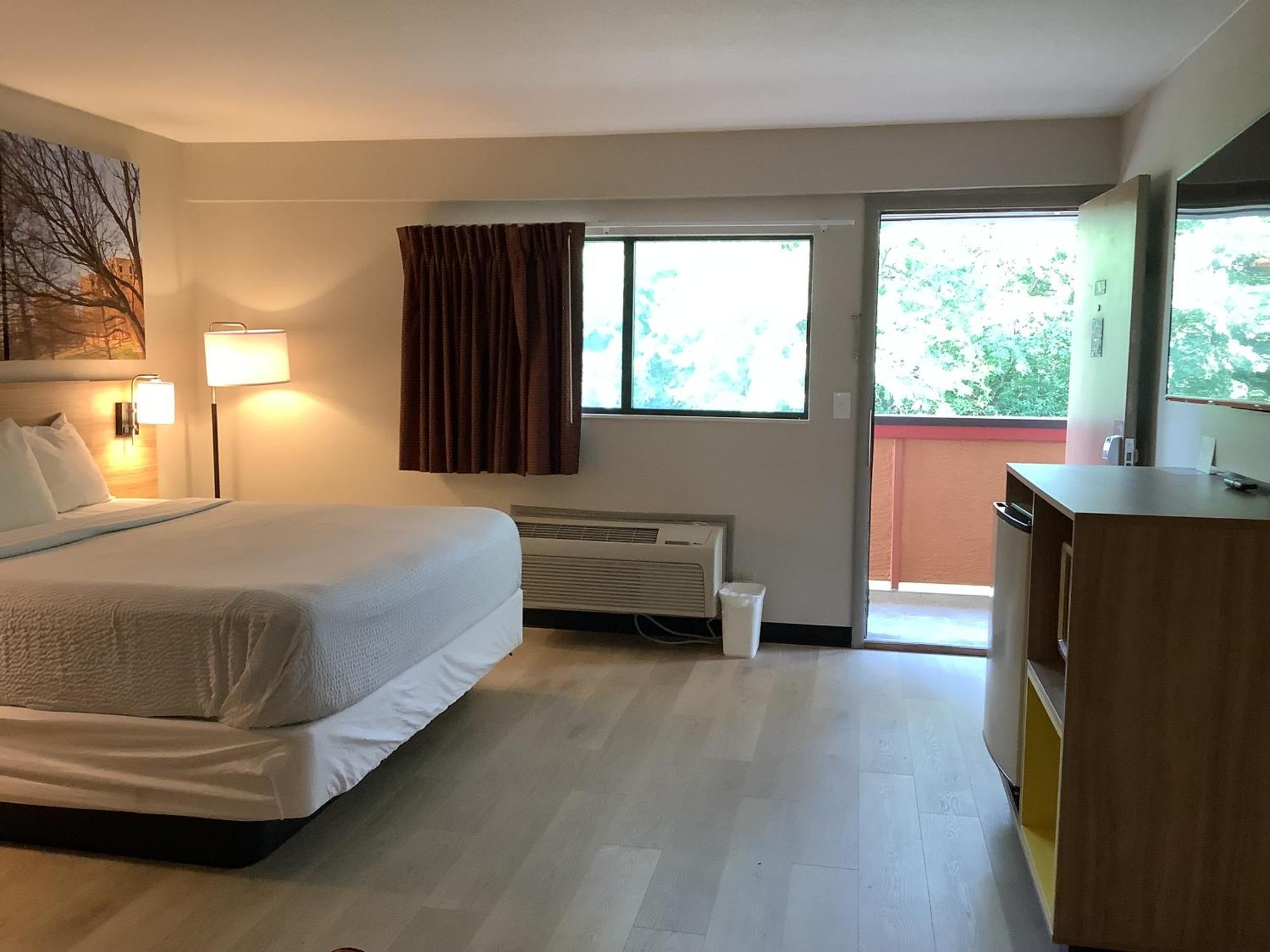 Days Inn By Wyndham Kingdom City Eksteriør billede