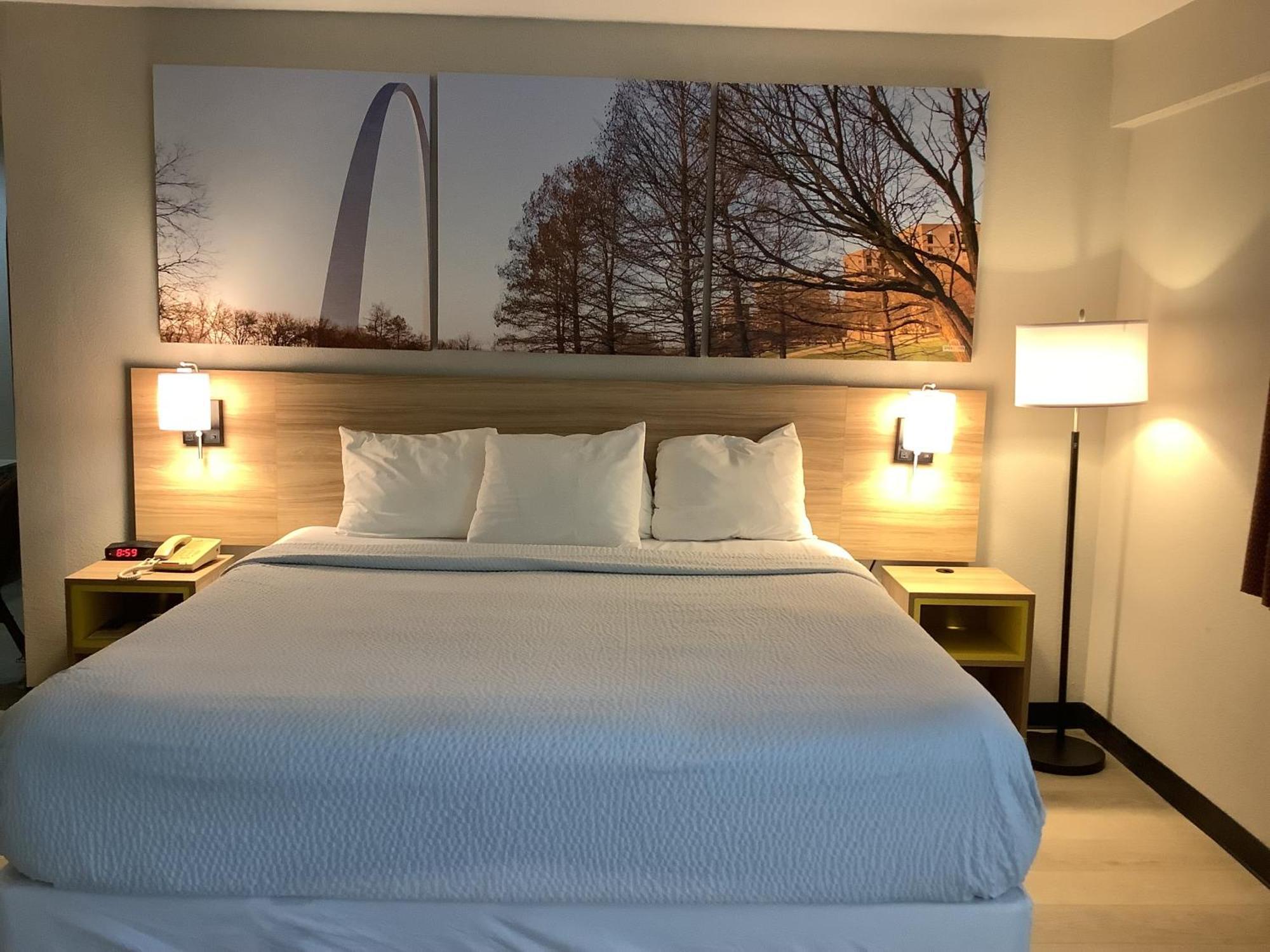 Days Inn By Wyndham Kingdom City Eksteriør billede