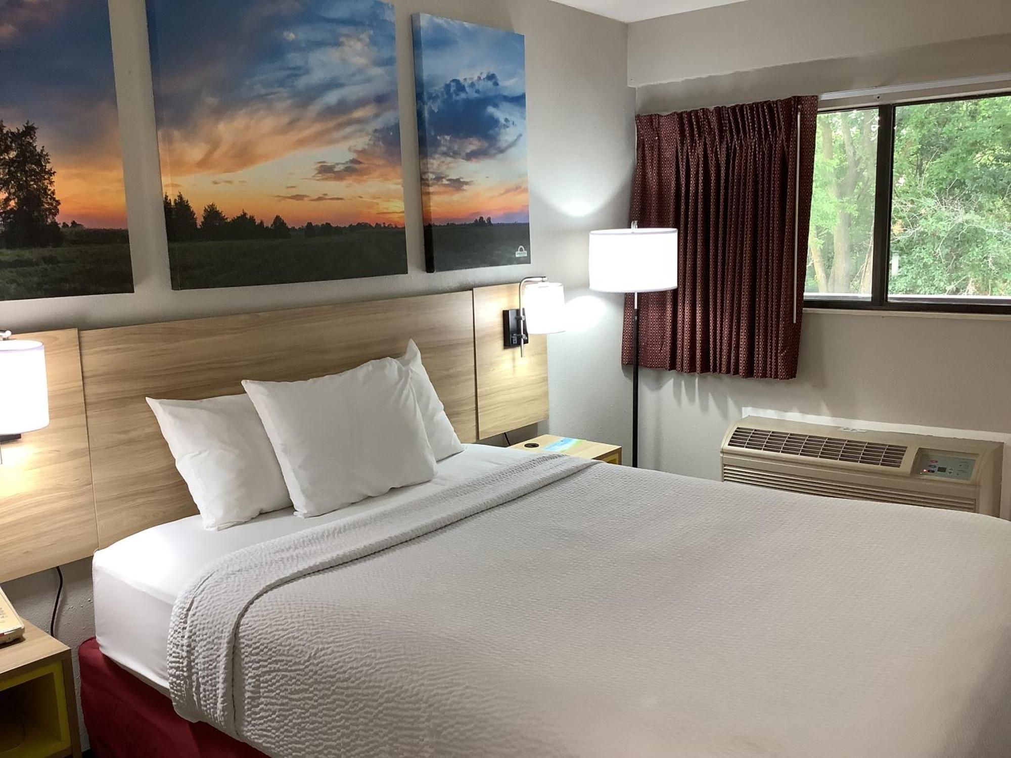 Days Inn By Wyndham Kingdom City Eksteriør billede