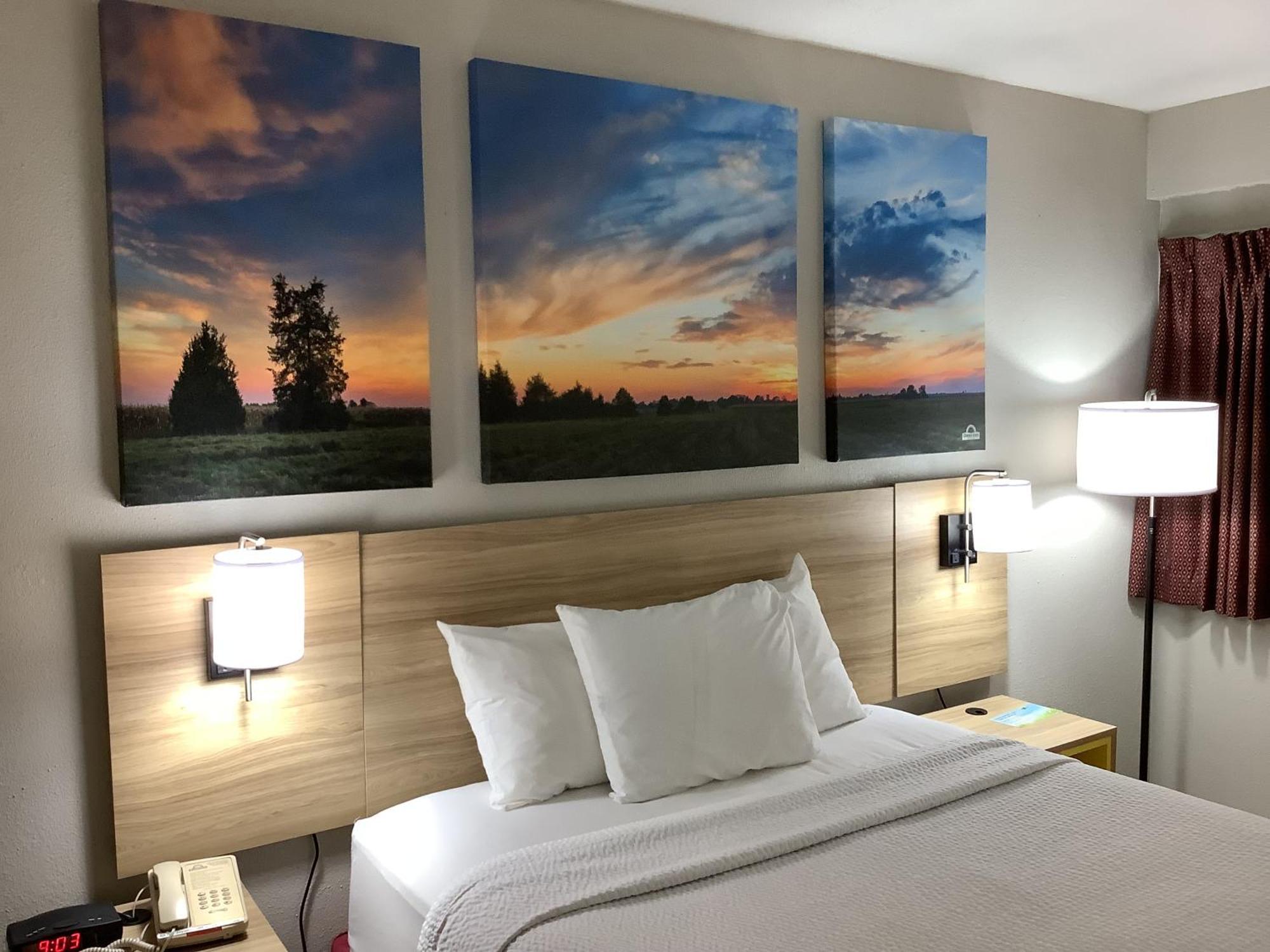 Days Inn By Wyndham Kingdom City Eksteriør billede