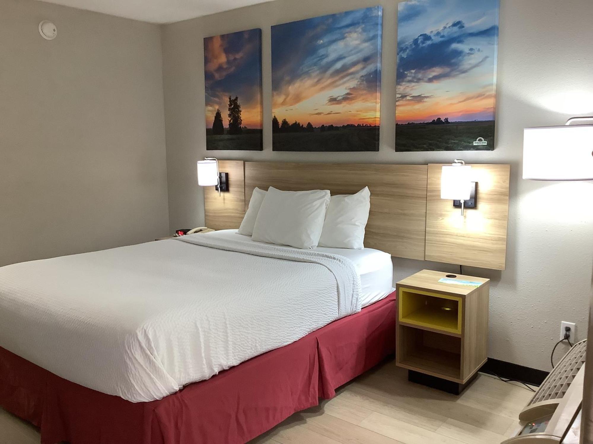 Days Inn By Wyndham Kingdom City Eksteriør billede