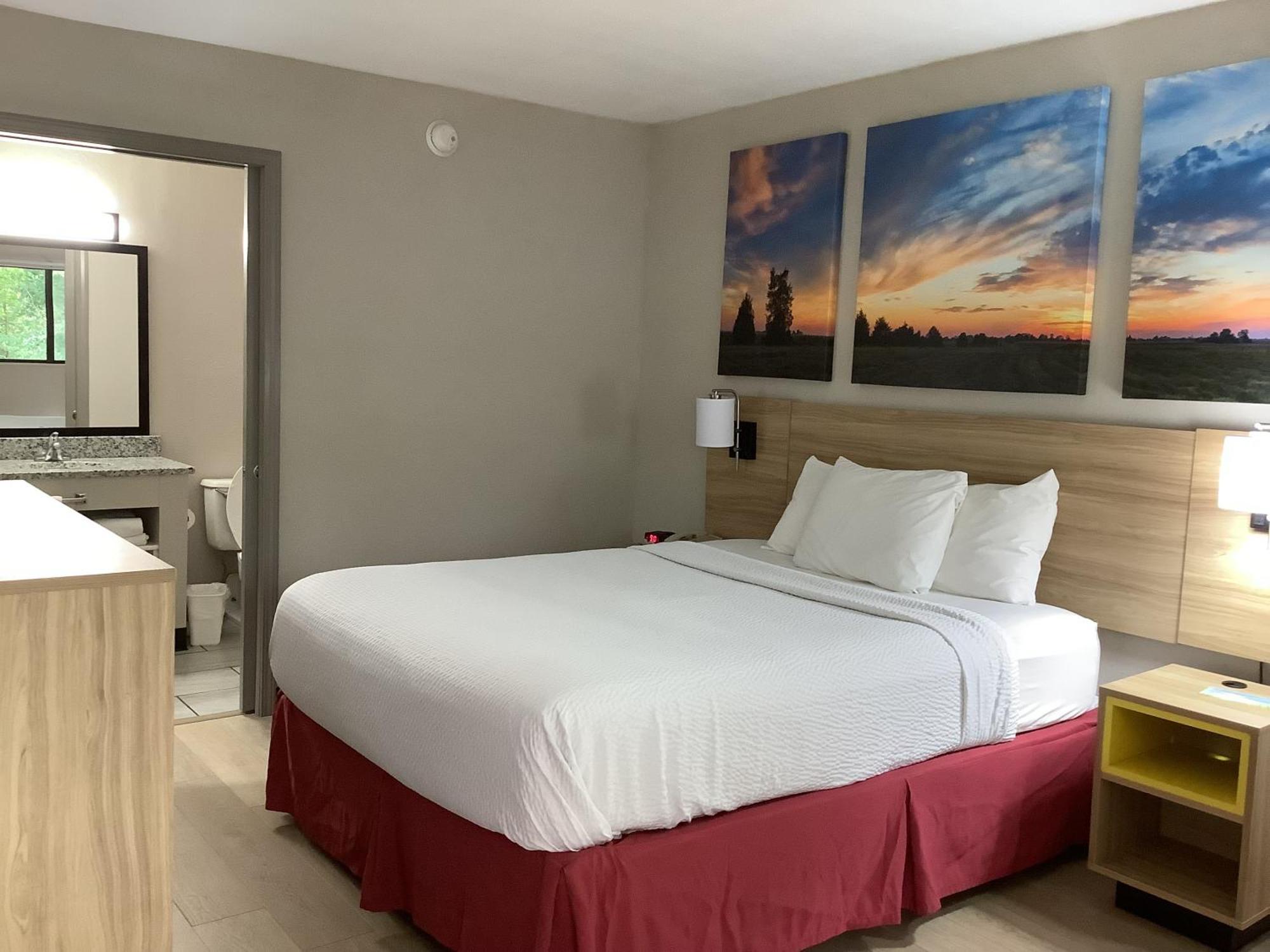 Days Inn By Wyndham Kingdom City Eksteriør billede
