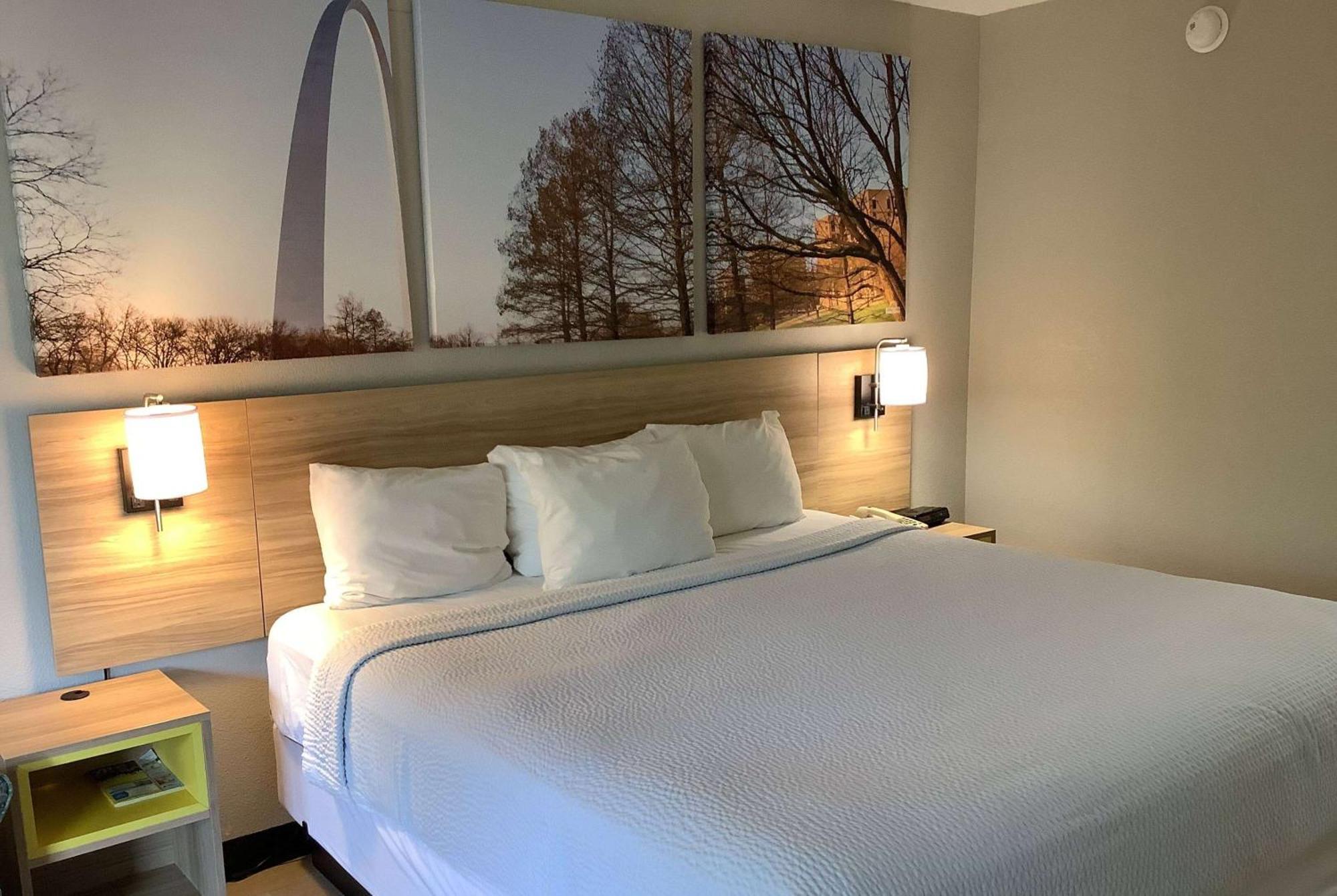 Days Inn By Wyndham Kingdom City Eksteriør billede