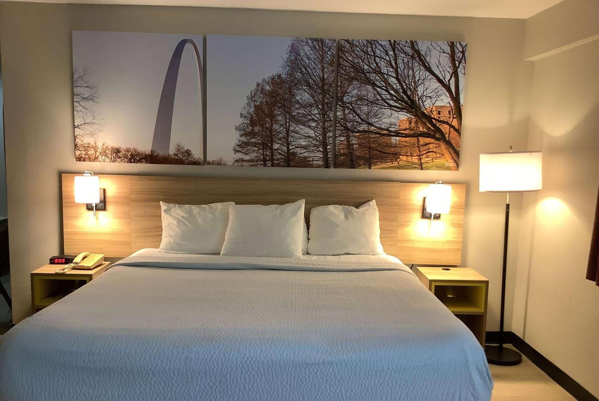 Days Inn By Wyndham Kingdom City Eksteriør billede