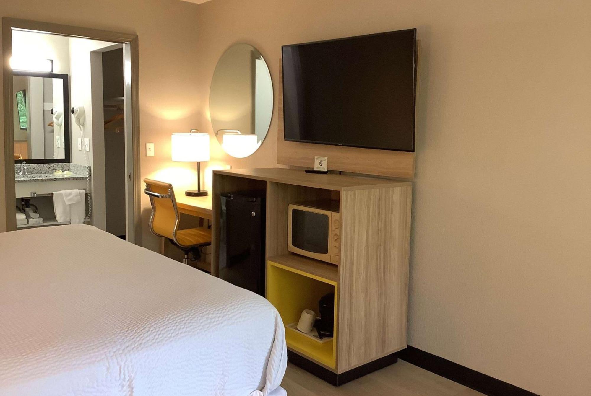 Days Inn By Wyndham Kingdom City Eksteriør billede
