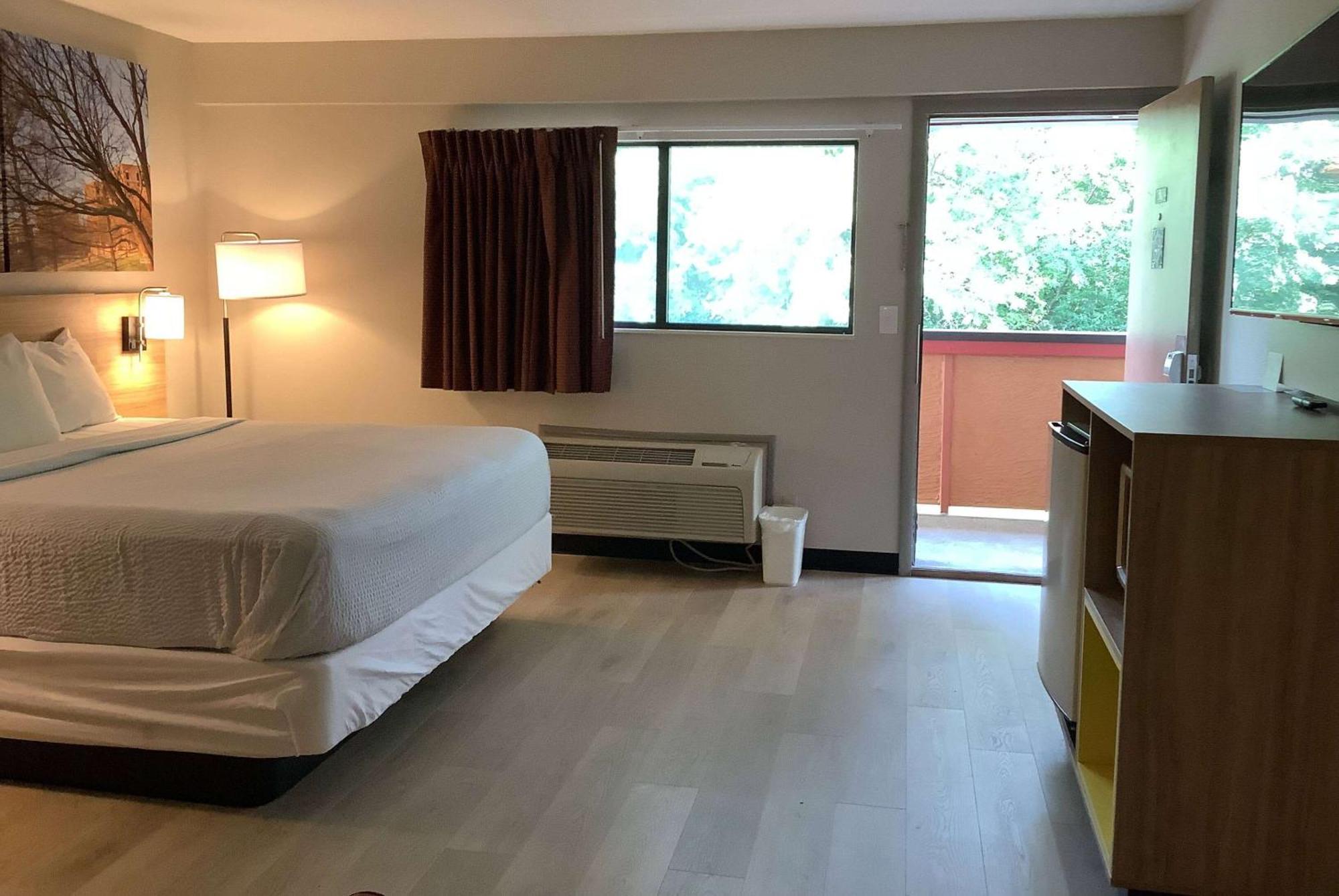 Days Inn By Wyndham Kingdom City Eksteriør billede