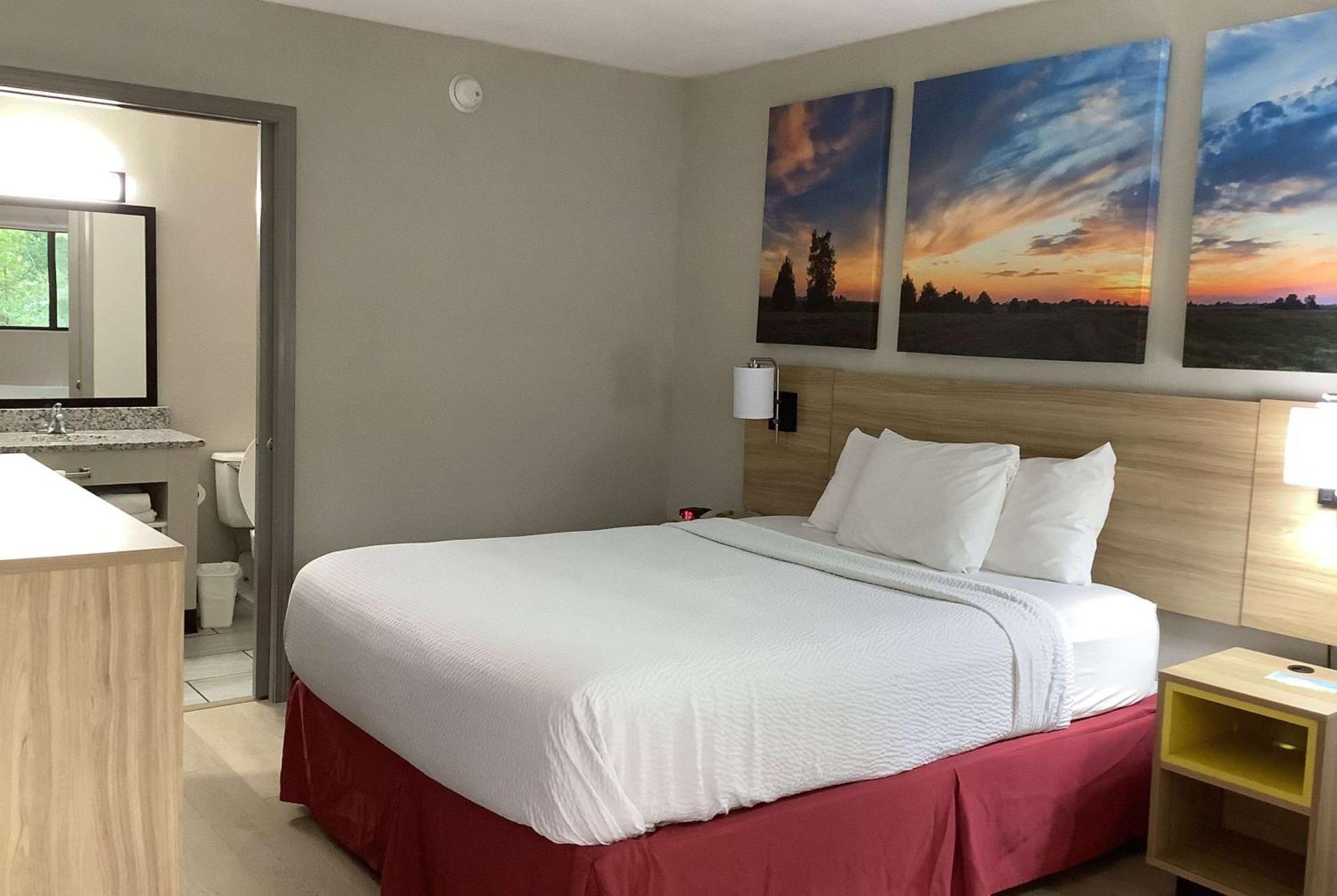 Days Inn By Wyndham Kingdom City Eksteriør billede