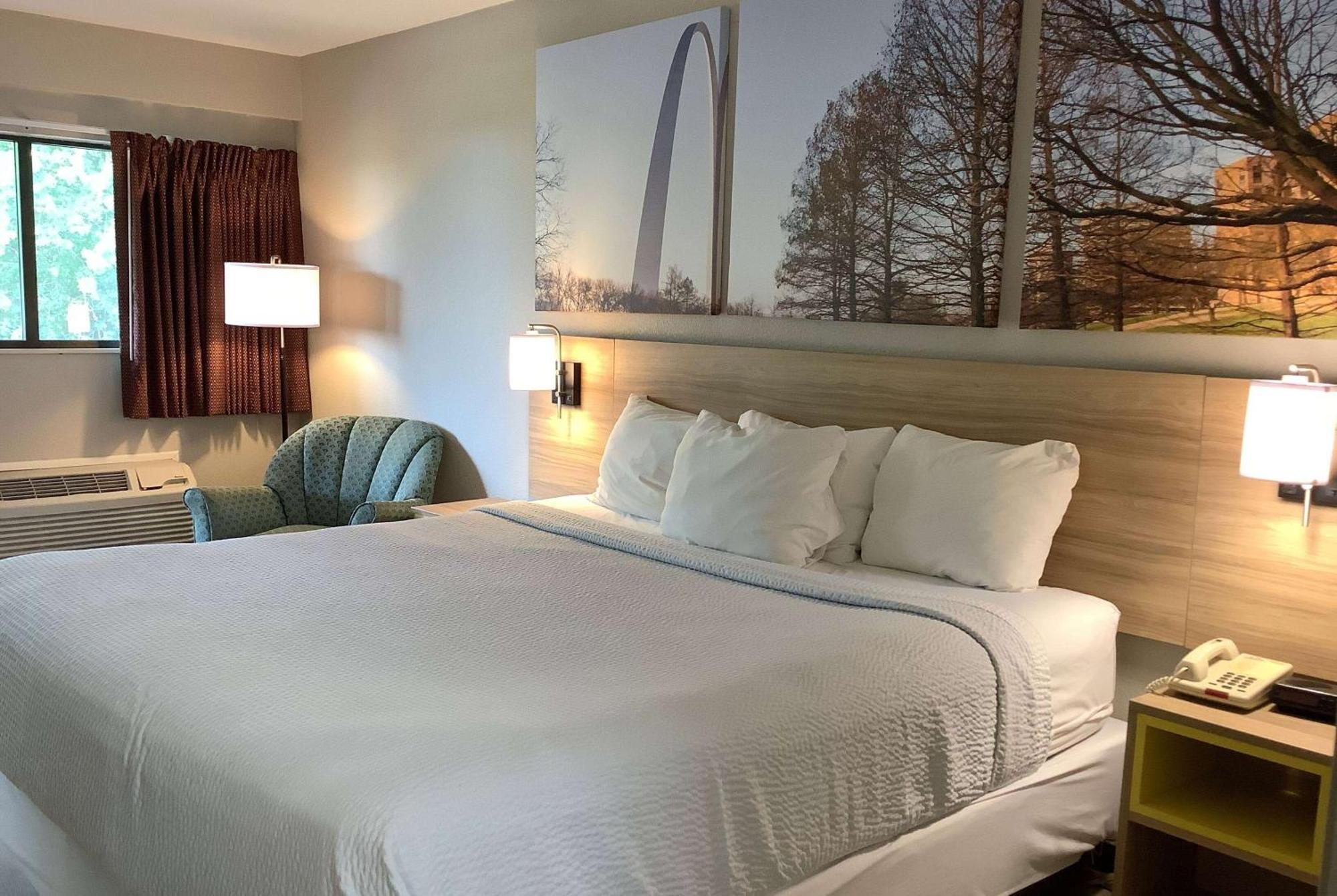 Days Inn By Wyndham Kingdom City Eksteriør billede