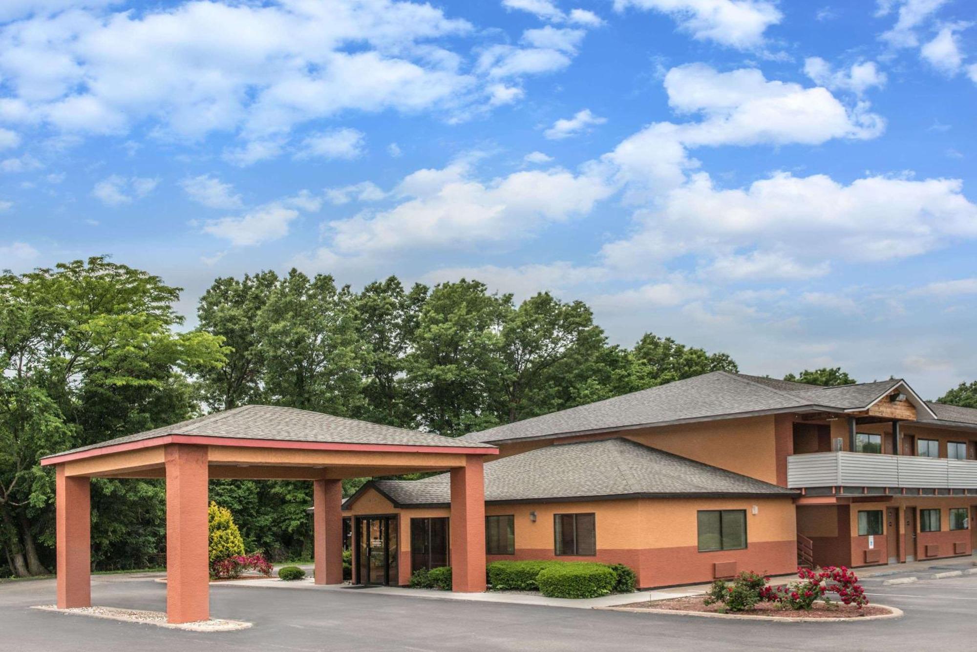 Days Inn By Wyndham Kingdom City Eksteriør billede